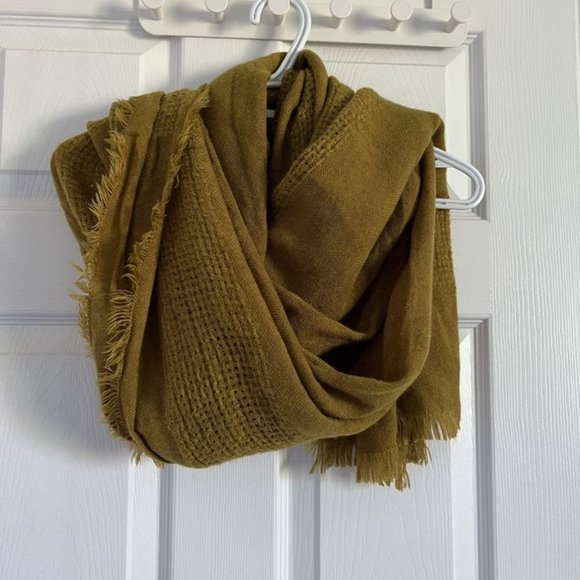 Jackson Rowe - Olive Scraf - Picture 2 of 3